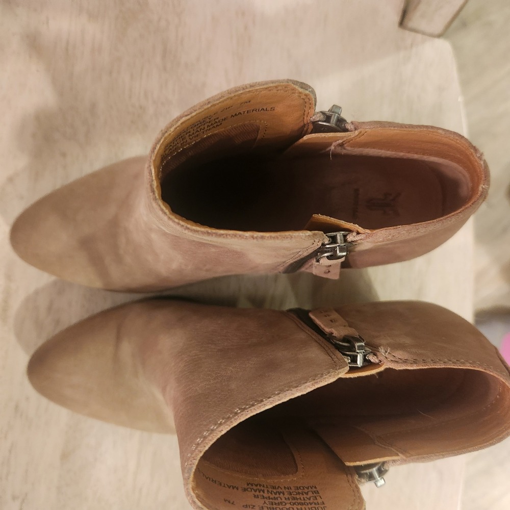 Frye Judith Double Zip Tan Leather Pointed Toe Ankle Boots Size 7M - Picture 13 of 14